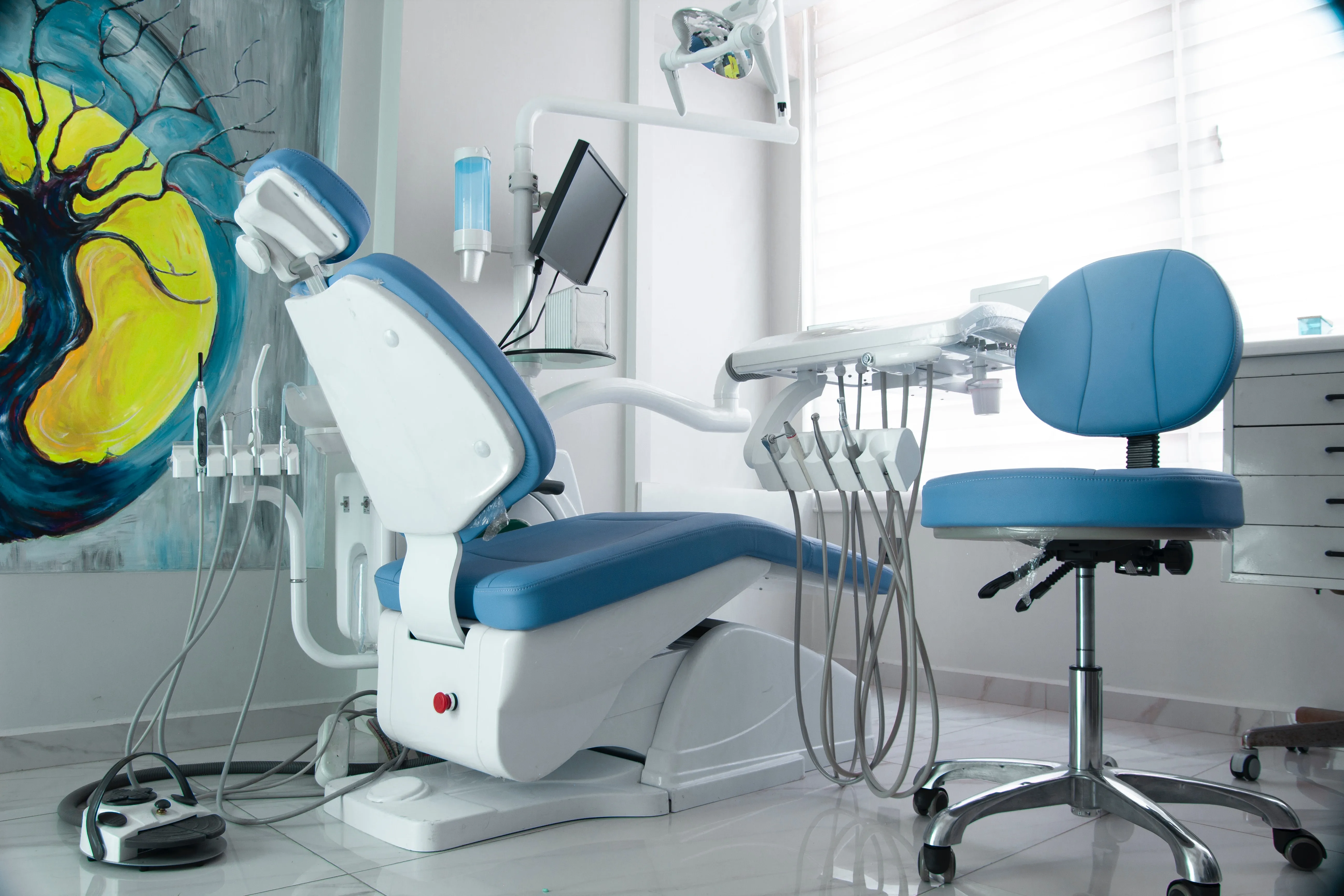 Modern dental operatory at our Bucharest partner clinic